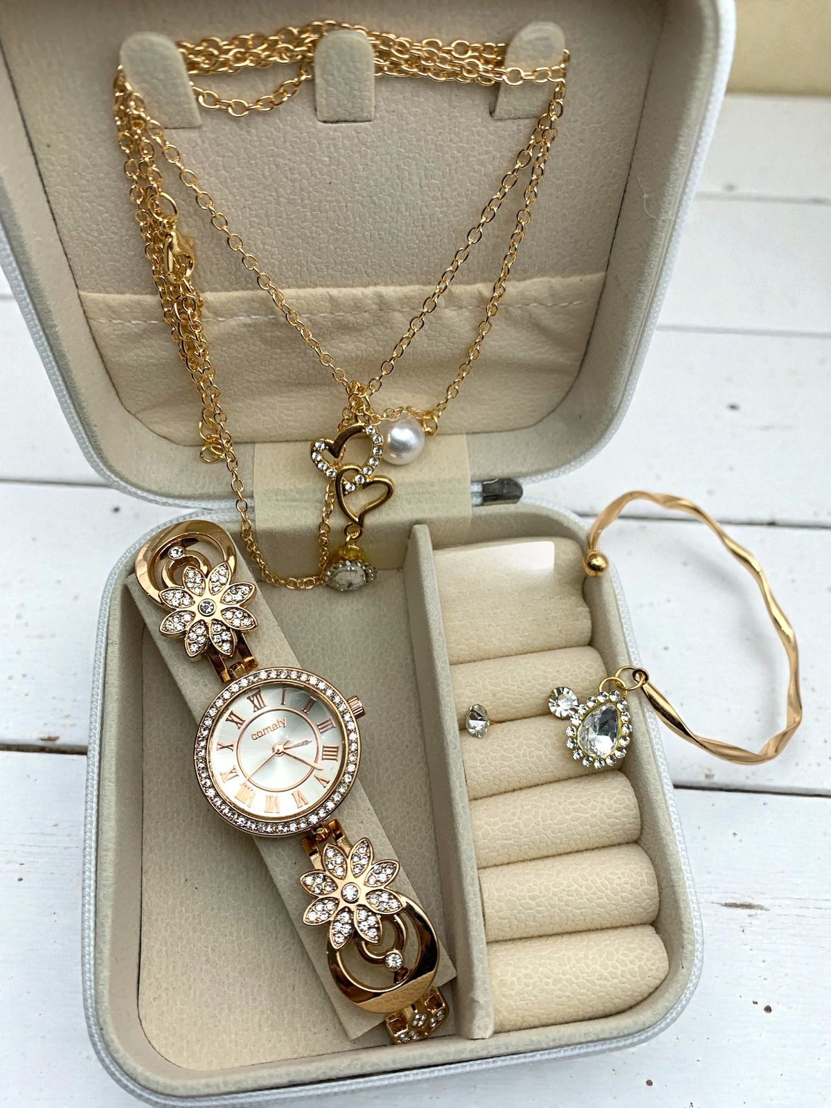 elegant women’s jewelry gift set with stylish watch